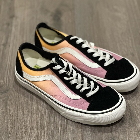 VANS 7.5 WOMENS BRAND NEW - Picture 5 of 7
